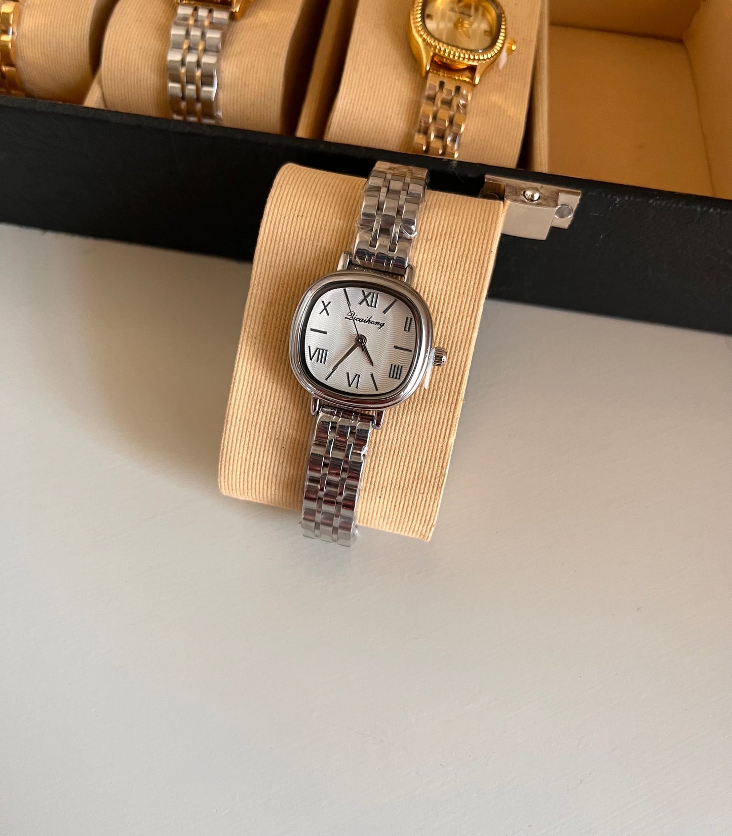 Amara White Dail Watch
