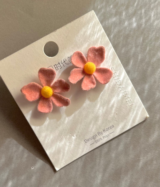 KOREAN DAISY EARRINGS