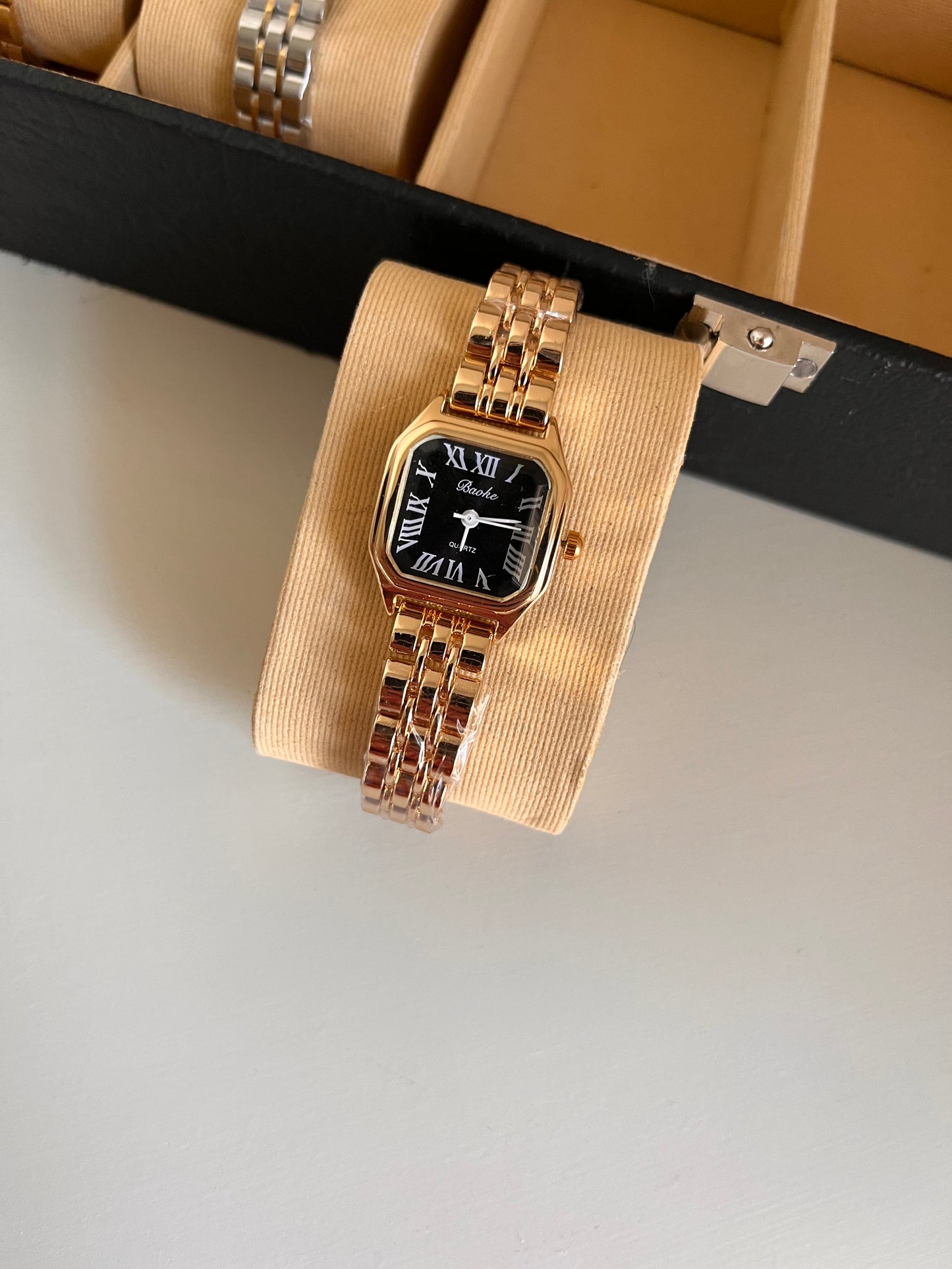 ISABELLA SQUARE WATCH BLACK DAIL