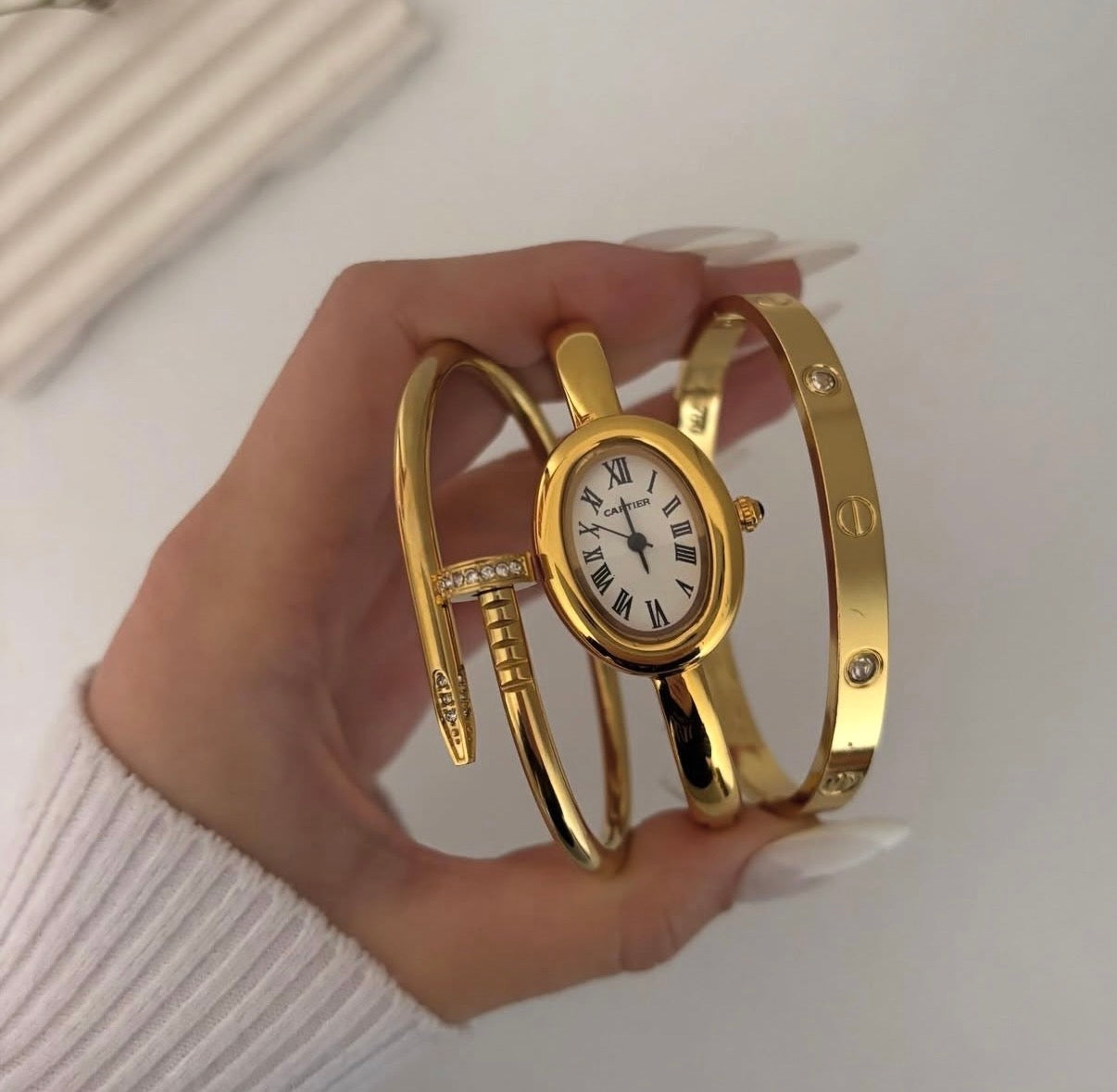 Vintage Oval Bangle Watch golden X white