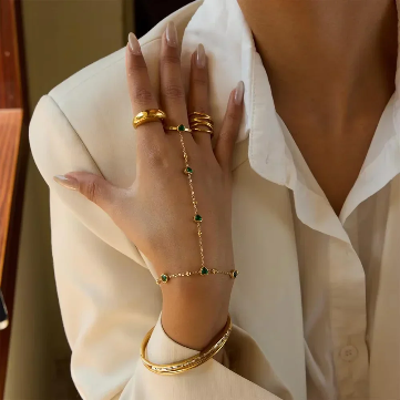 GLADYS EMERALD HEART HAND CHAIN
