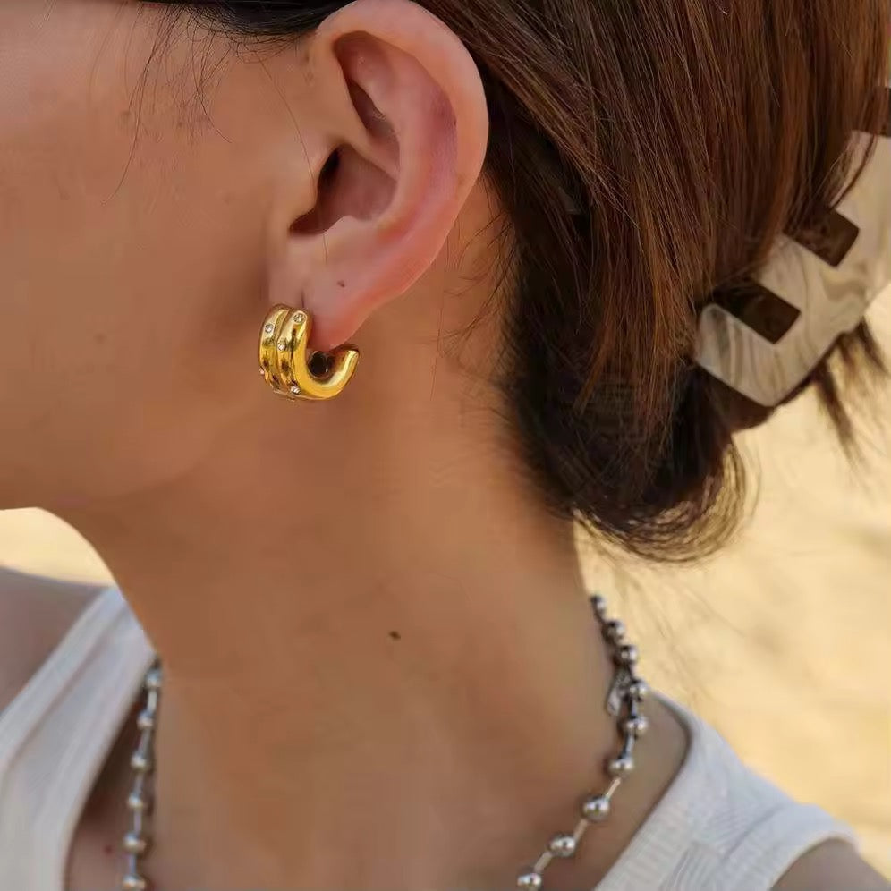 CHARLEY DOUBLE HUGGIE HOOPS-18k