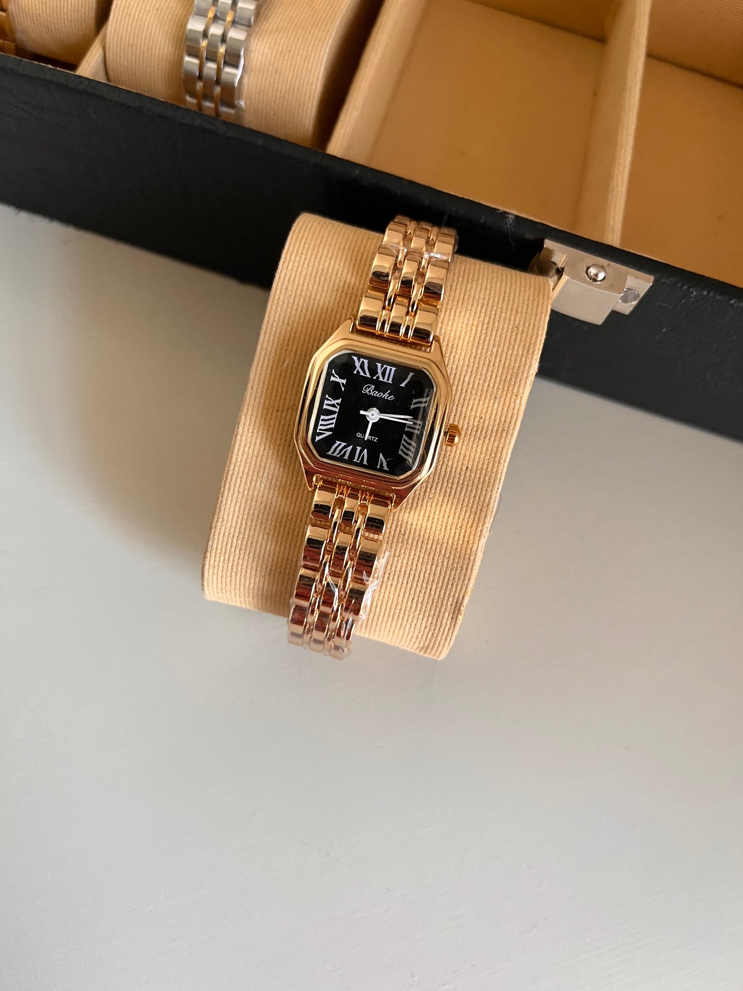 ISABELLA SQUARE WATCH BLACK DAIL