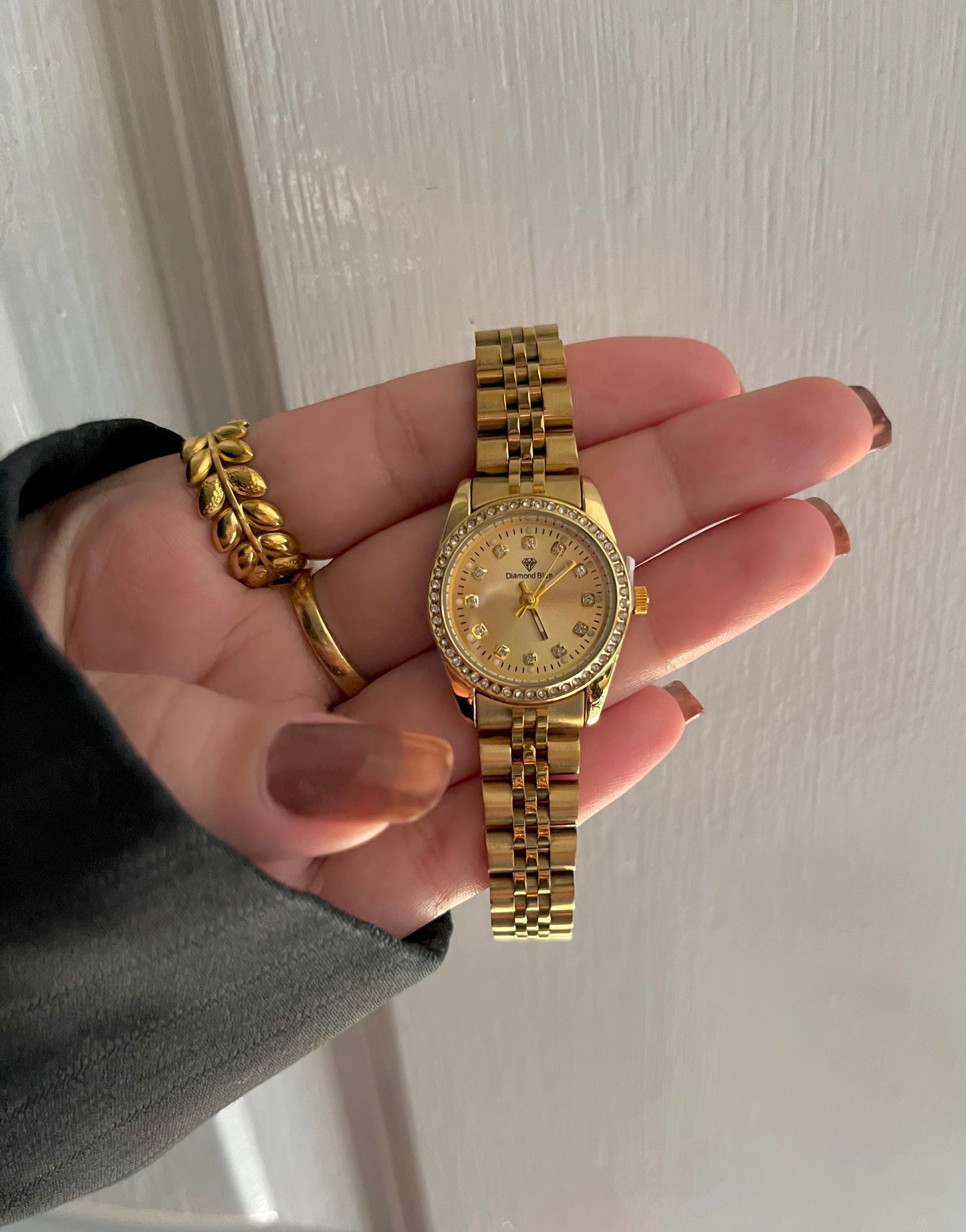 CRYSTAL STUDDED GOLDEN DAIL WATCH