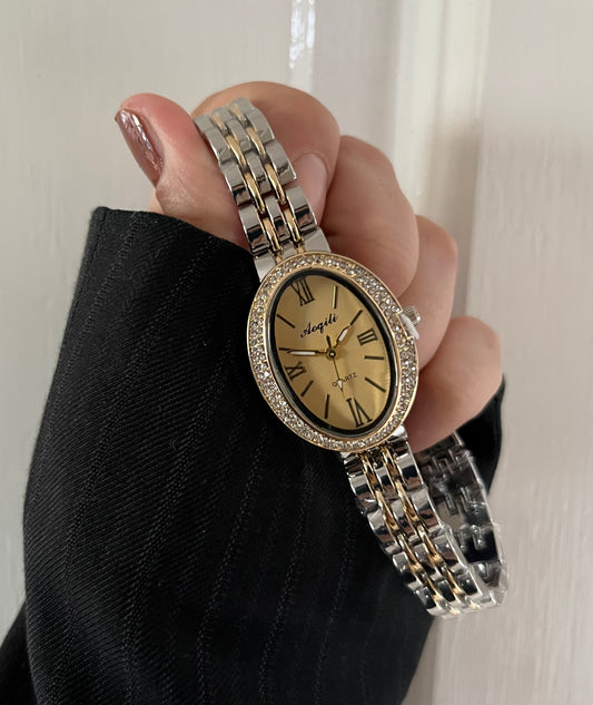 ISABELLA OVAL LUXURY WATCH GOLDEN Dial