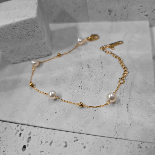 DAINTY PEARL BRACELET