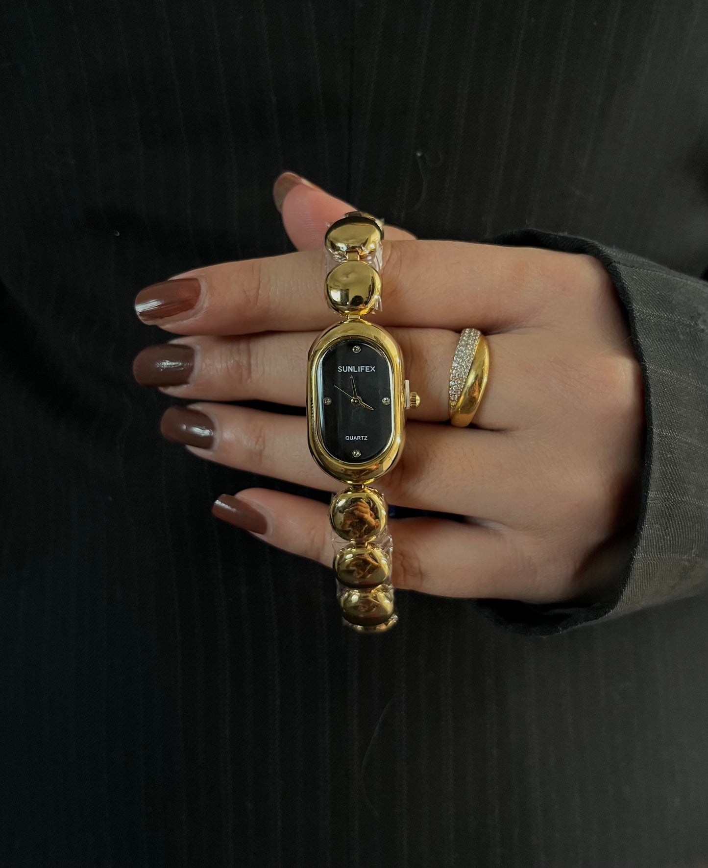AMIGAL OVAL NICHE VINTAGE WATCH-Black Dial