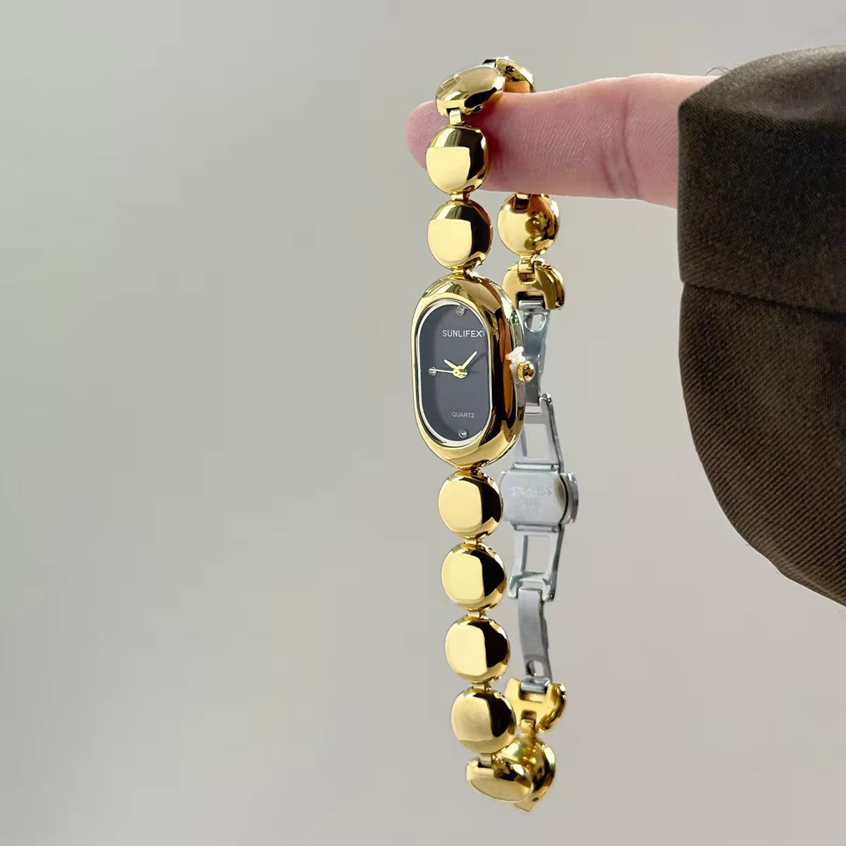 AMIGAL OVAL NICHE VINTAGE WATCH-Black Dial
