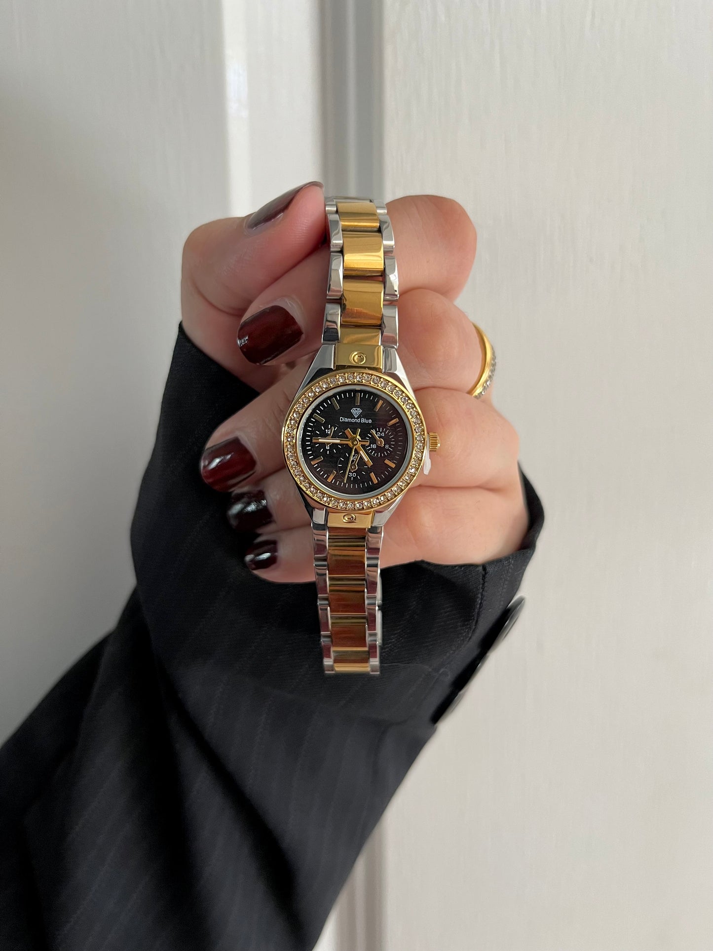 ✨CRYSTAL STUDED TWO TONE BLACK DIAL GOLD WATCH✨