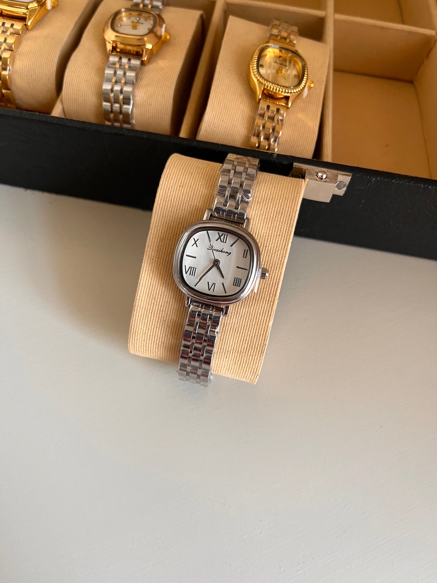 Amara White Dail Watch