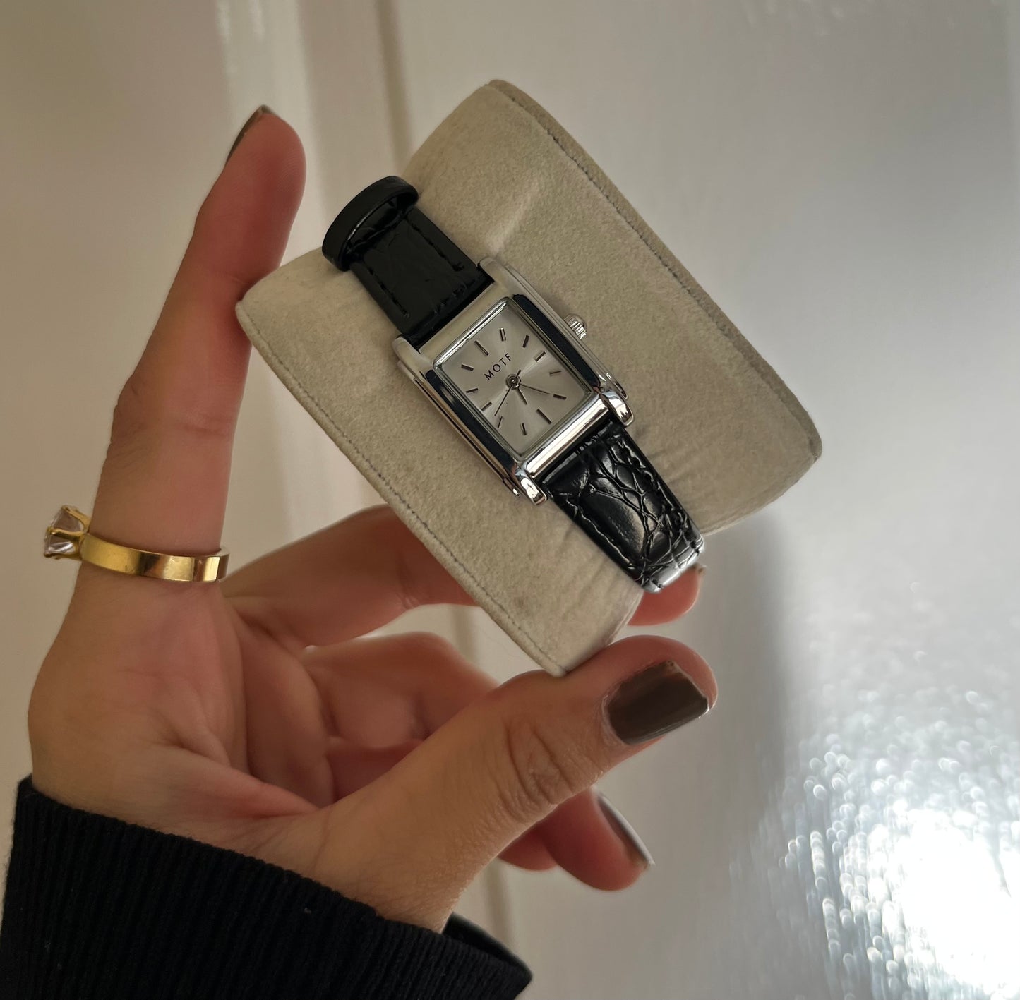 The Florence Classic Leather Strap Watch