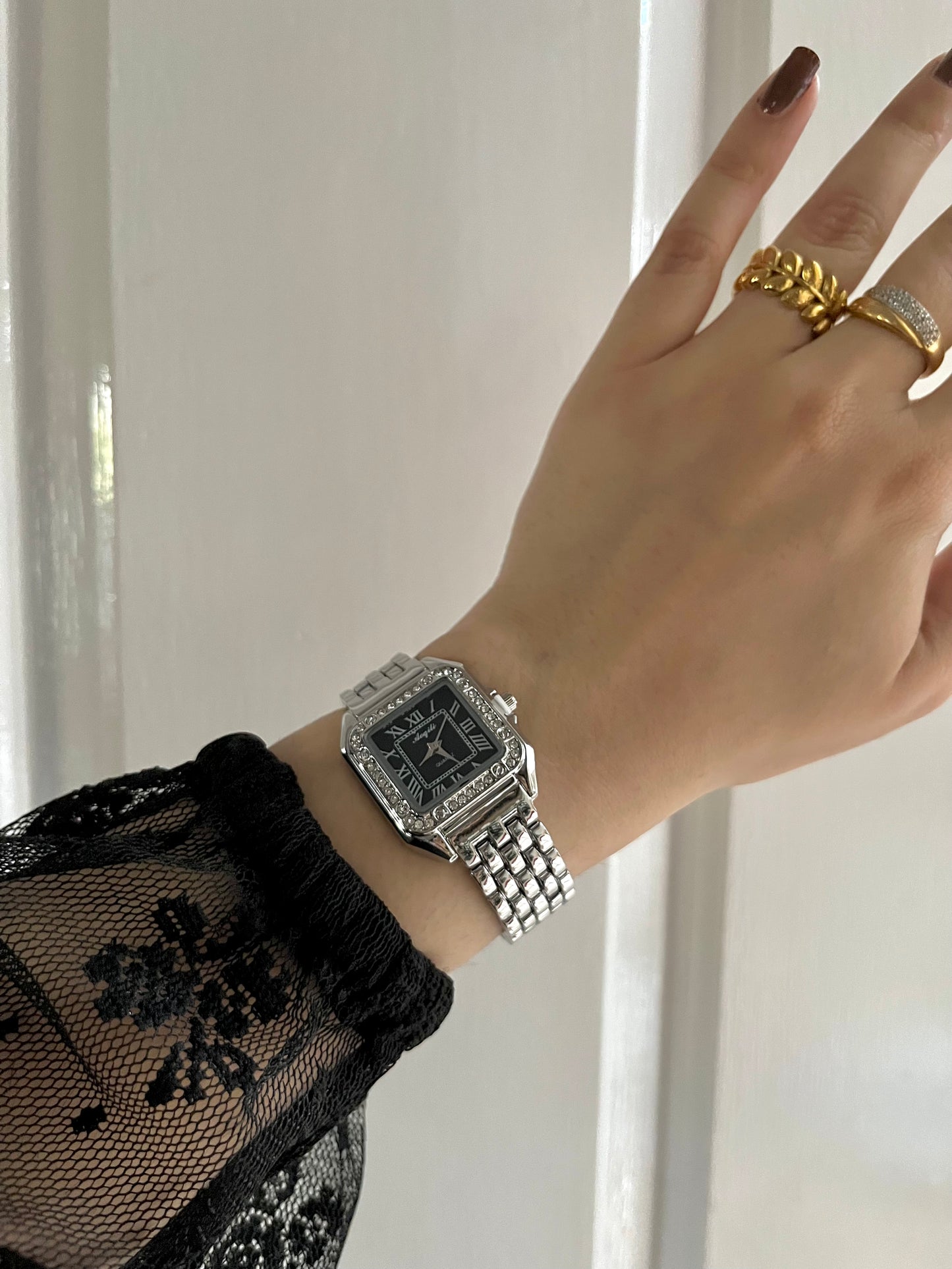 VINTAGE SQUARE DIAL WATCH-Black Dial