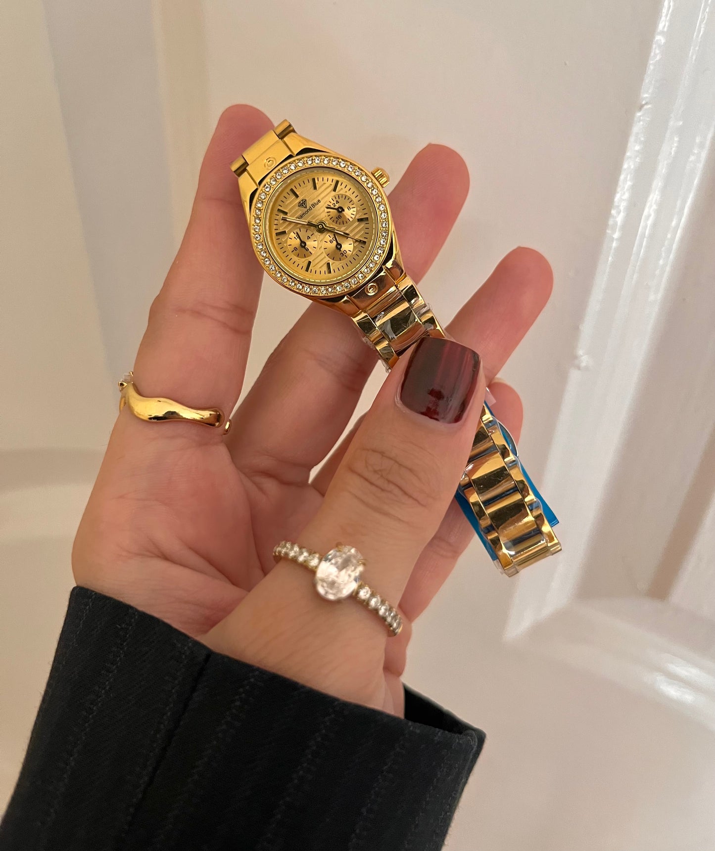 CRYSTA STUDDED GOLDEN DAIL WATCH✨