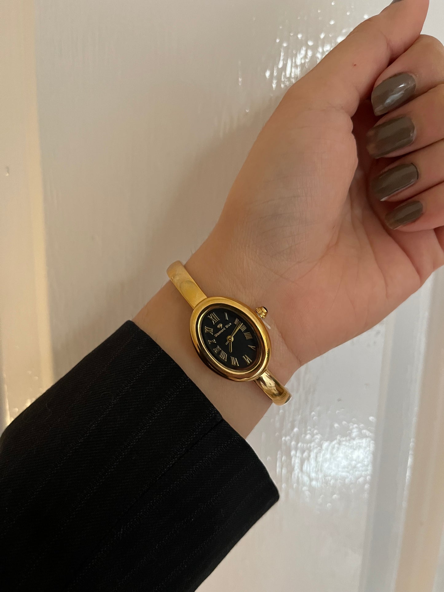 Vintage Oval Bangle Watch golden X black