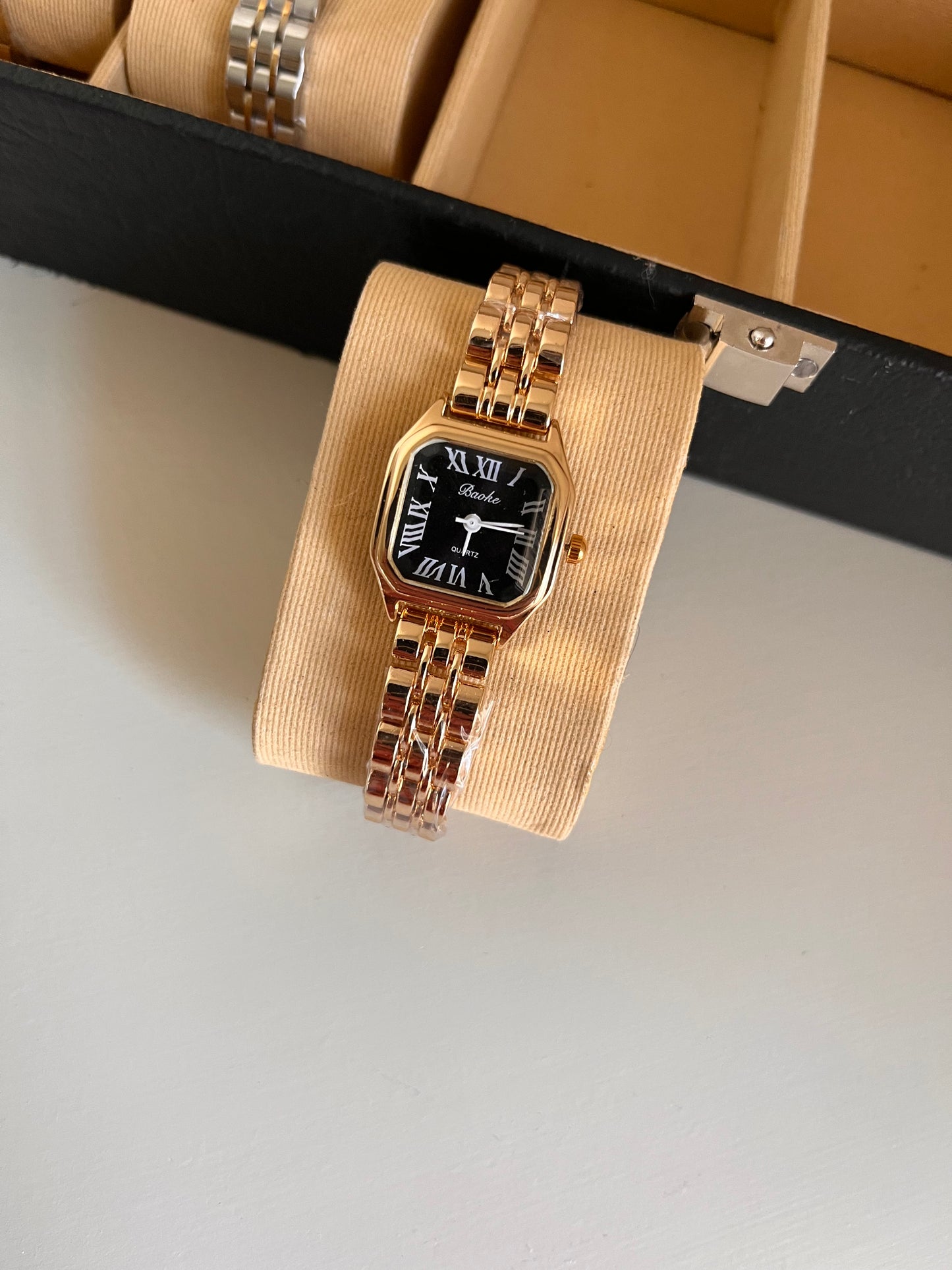 ISABELLA SQUARE WATCH BLACK DAIL