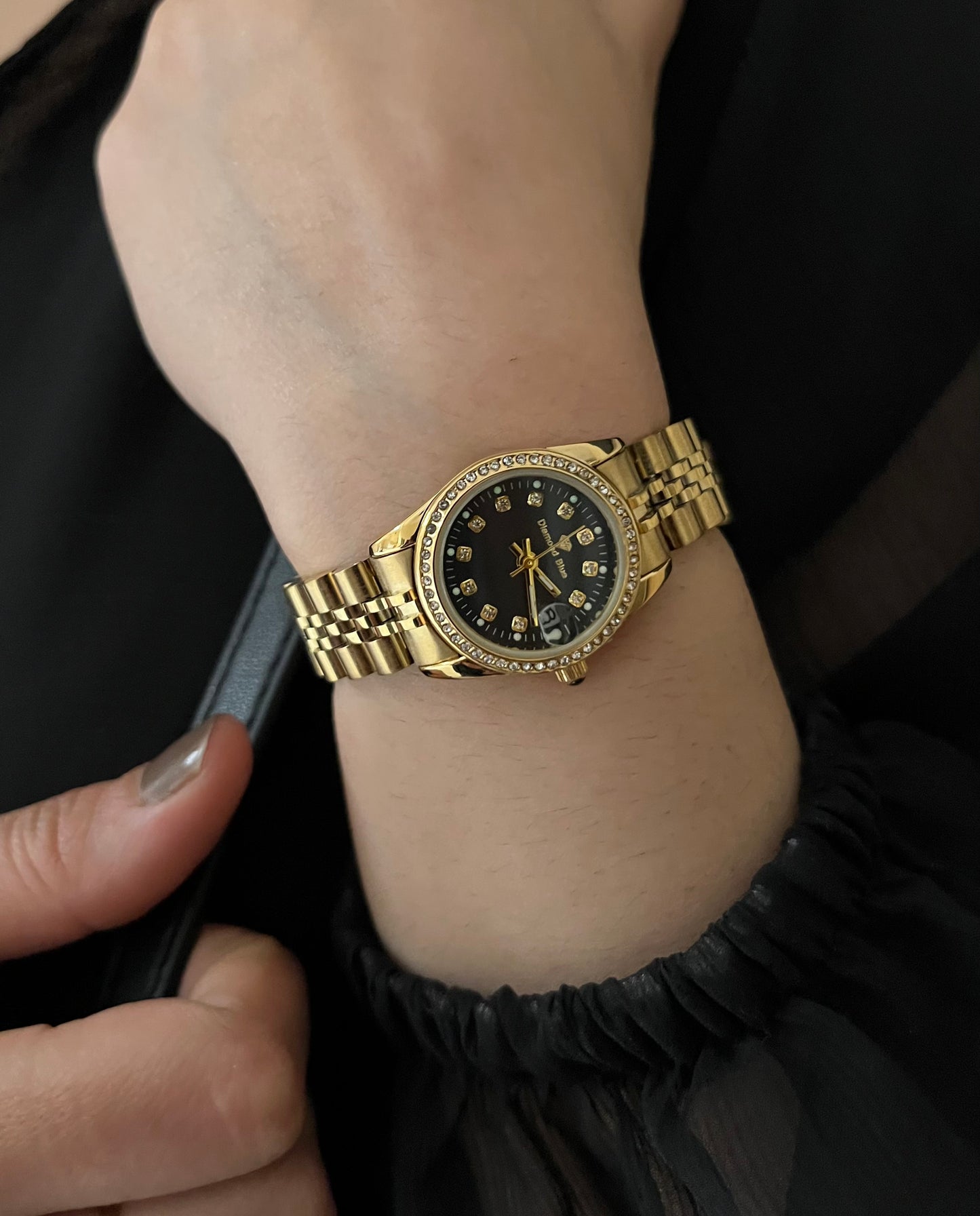 CRYSTAL STUDDED BLACK DAIL WATCH