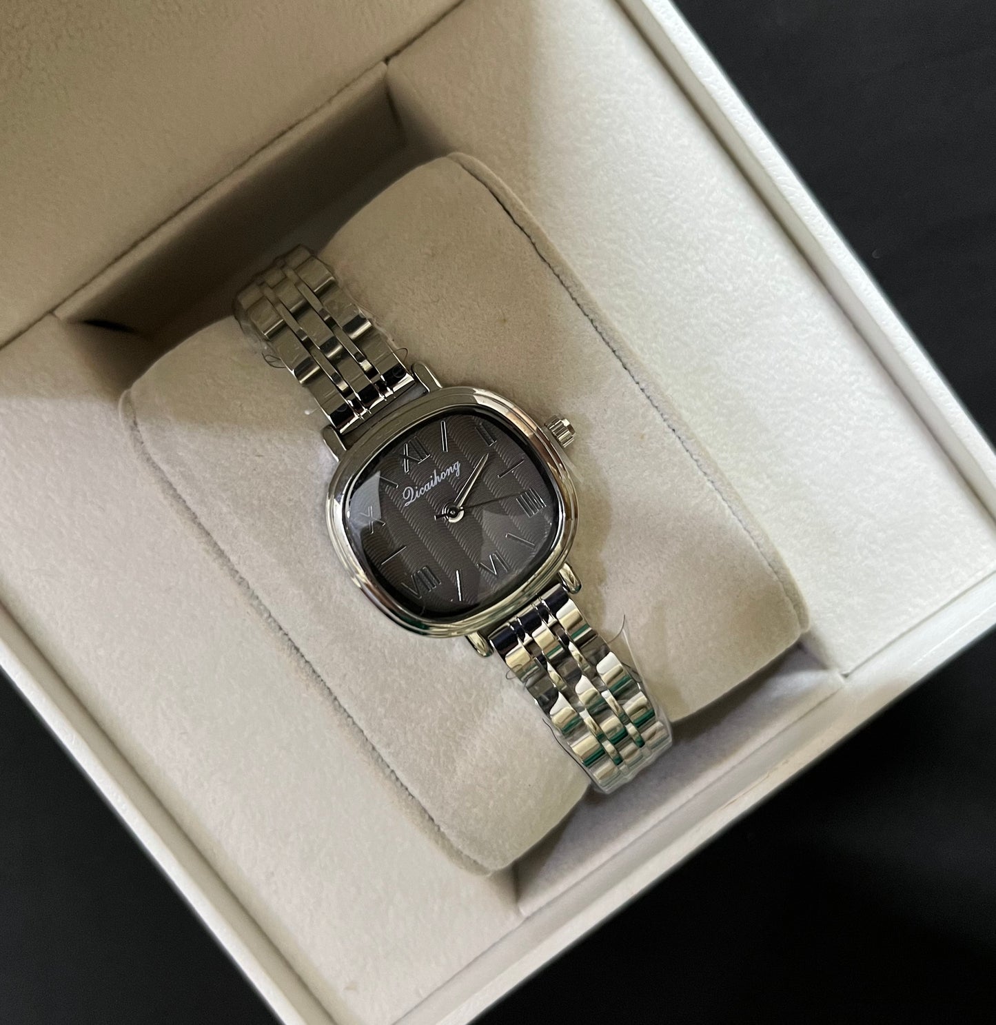 Amara Grey Dail Watch
