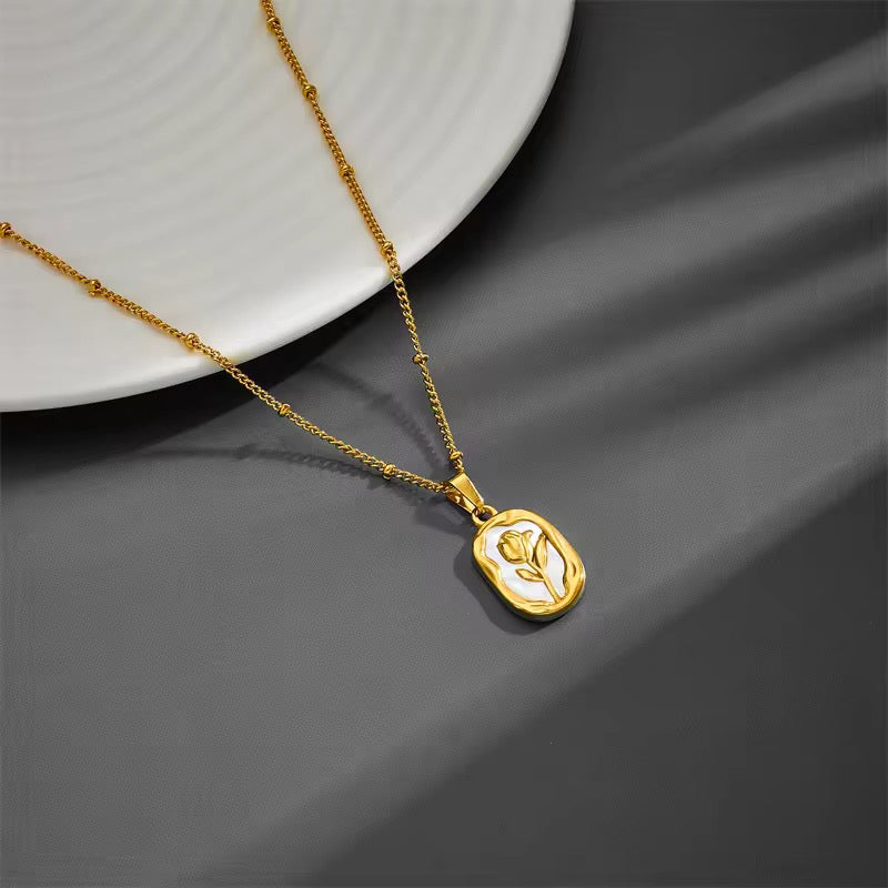 GOLD ROSE NECKLACE