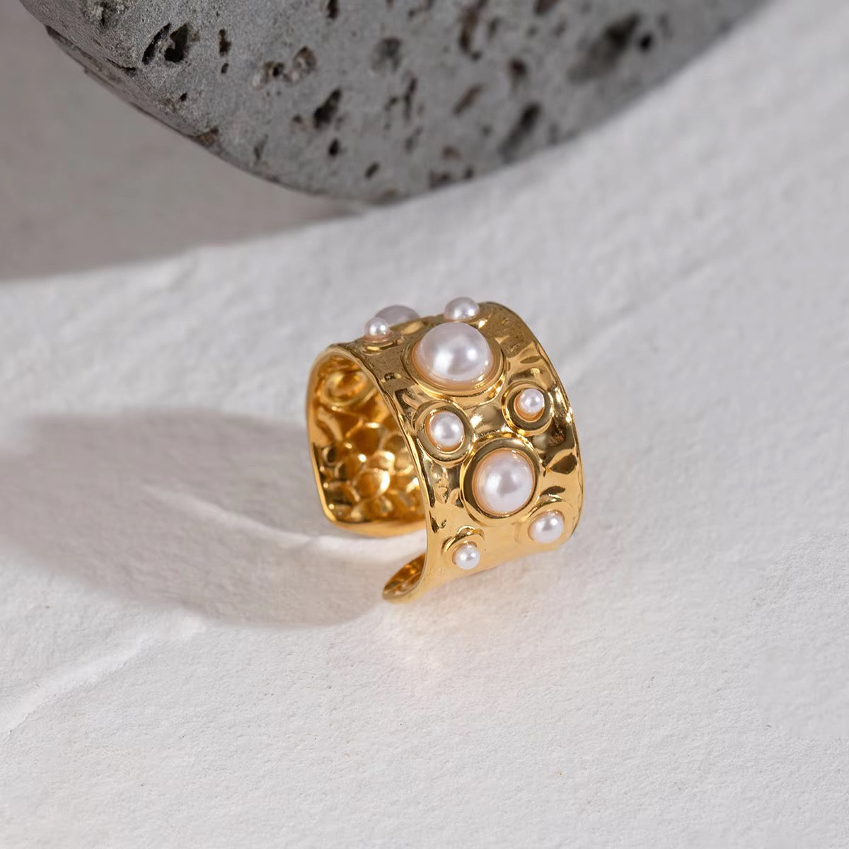 Palmonas Hammered Ring
