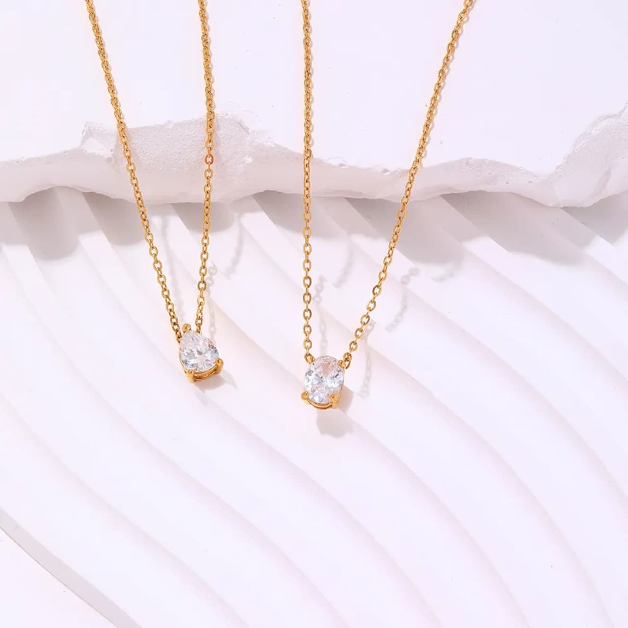 Pearcut Crystal Necklace
