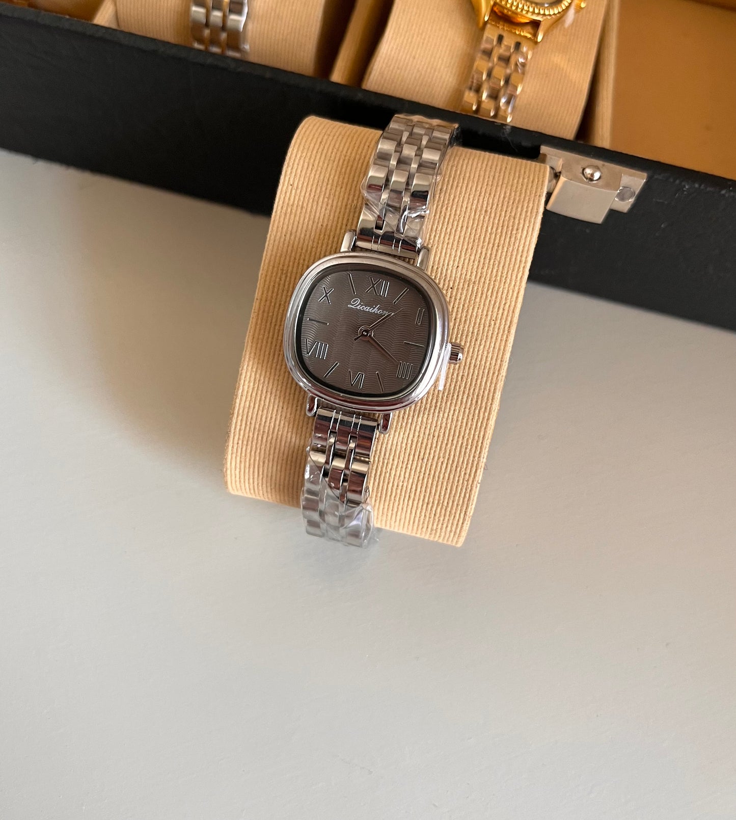 Amara Grey Dail Watch