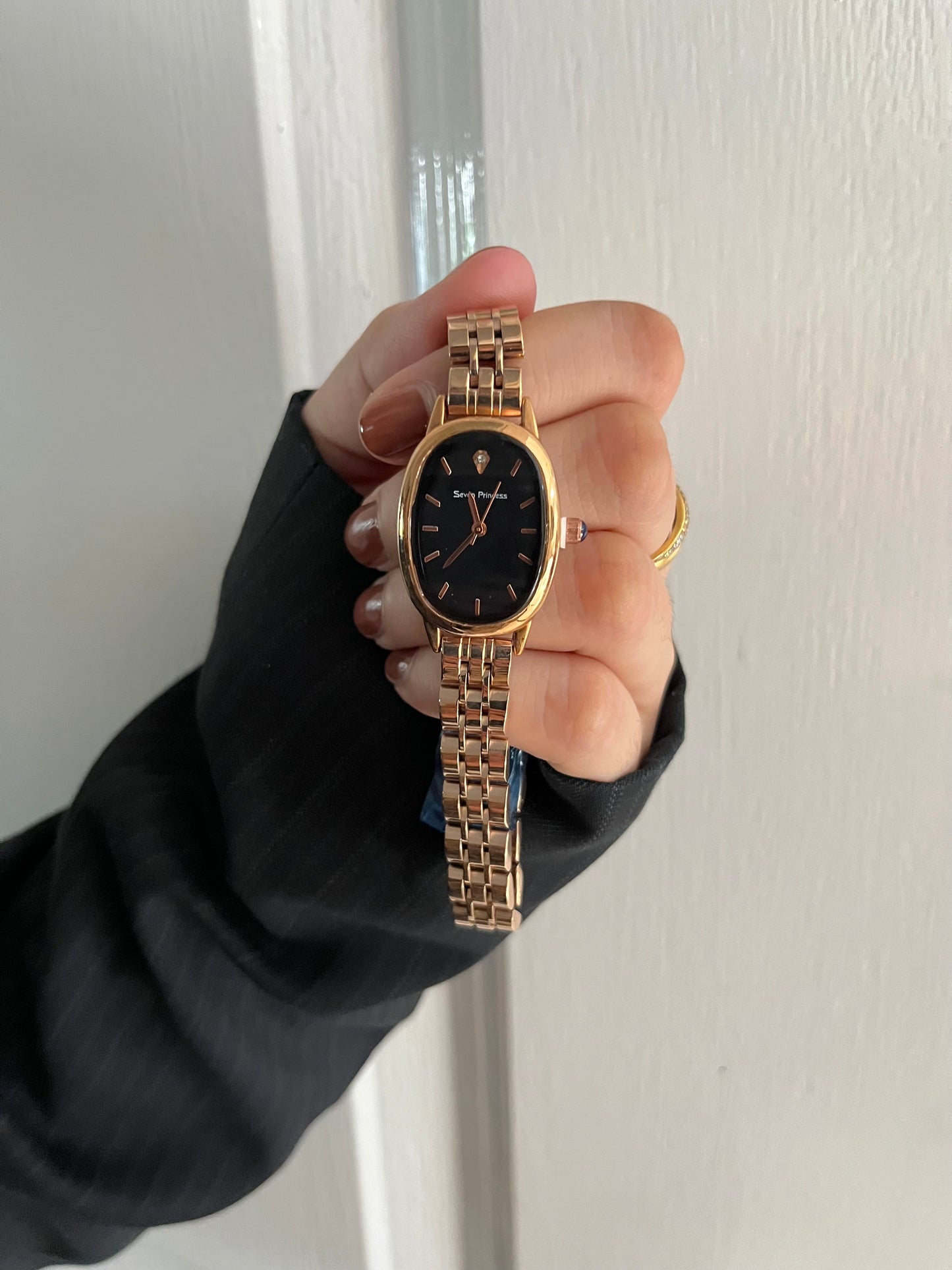 ISABELLA OVAL LUXURY WATCH-Black Dial