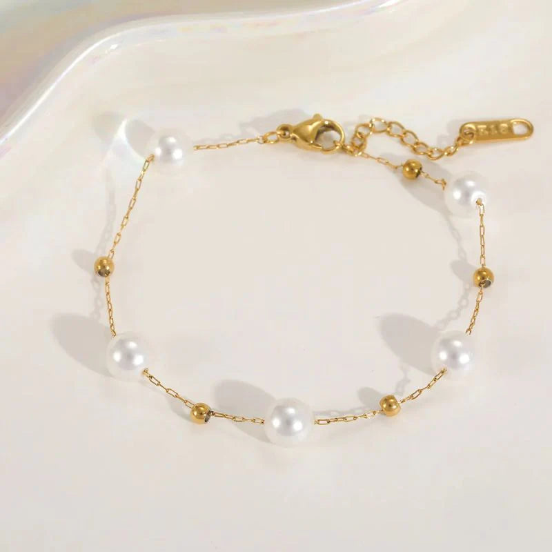 DAINTY PEARL BRACELET