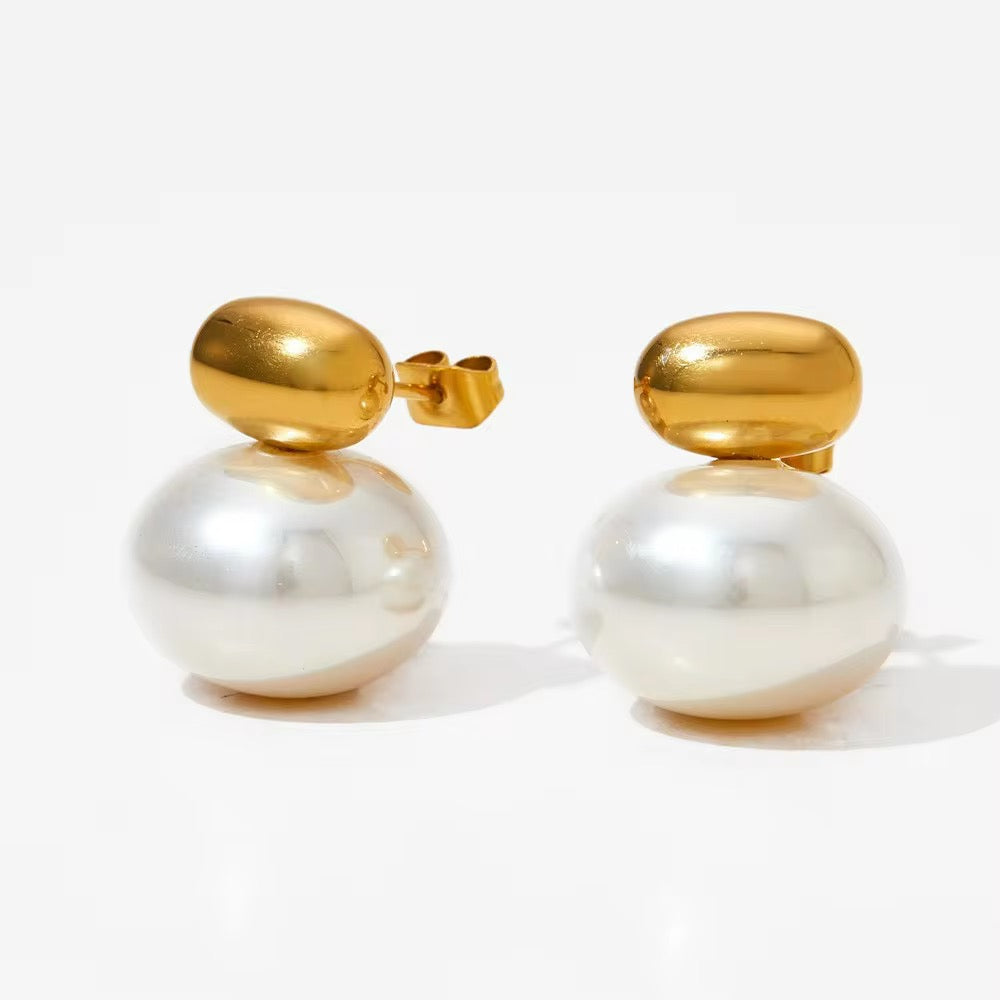 FROSTY PEARLS HOOPS