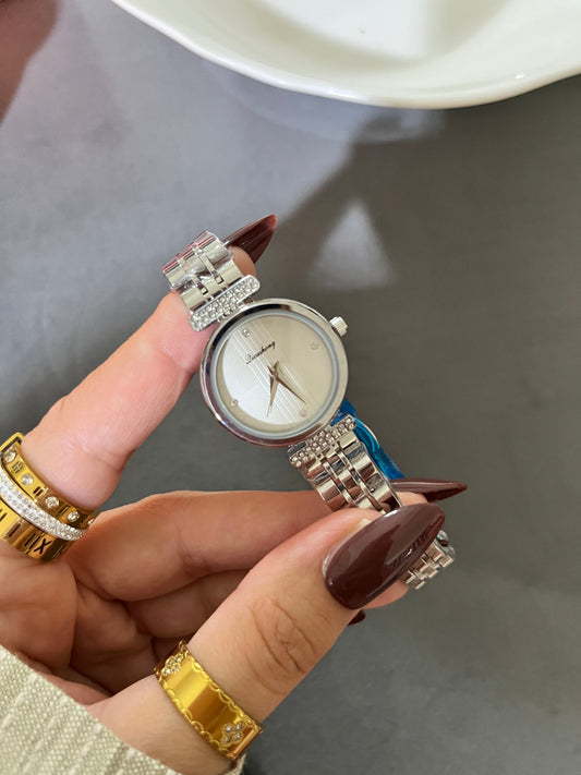 Étoile White Dail Watch
