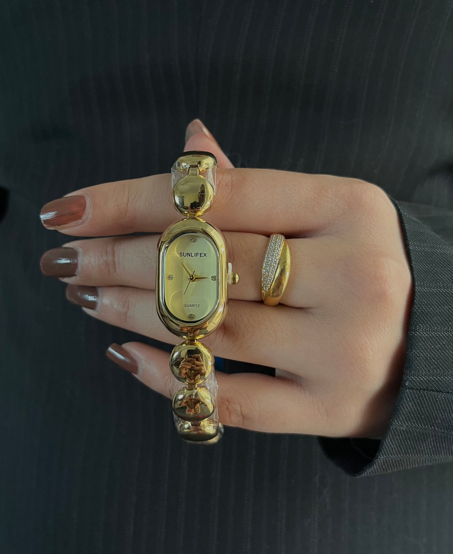 AMIGAL OVAL NICHE VINTAGE WATCH-Gold Dial