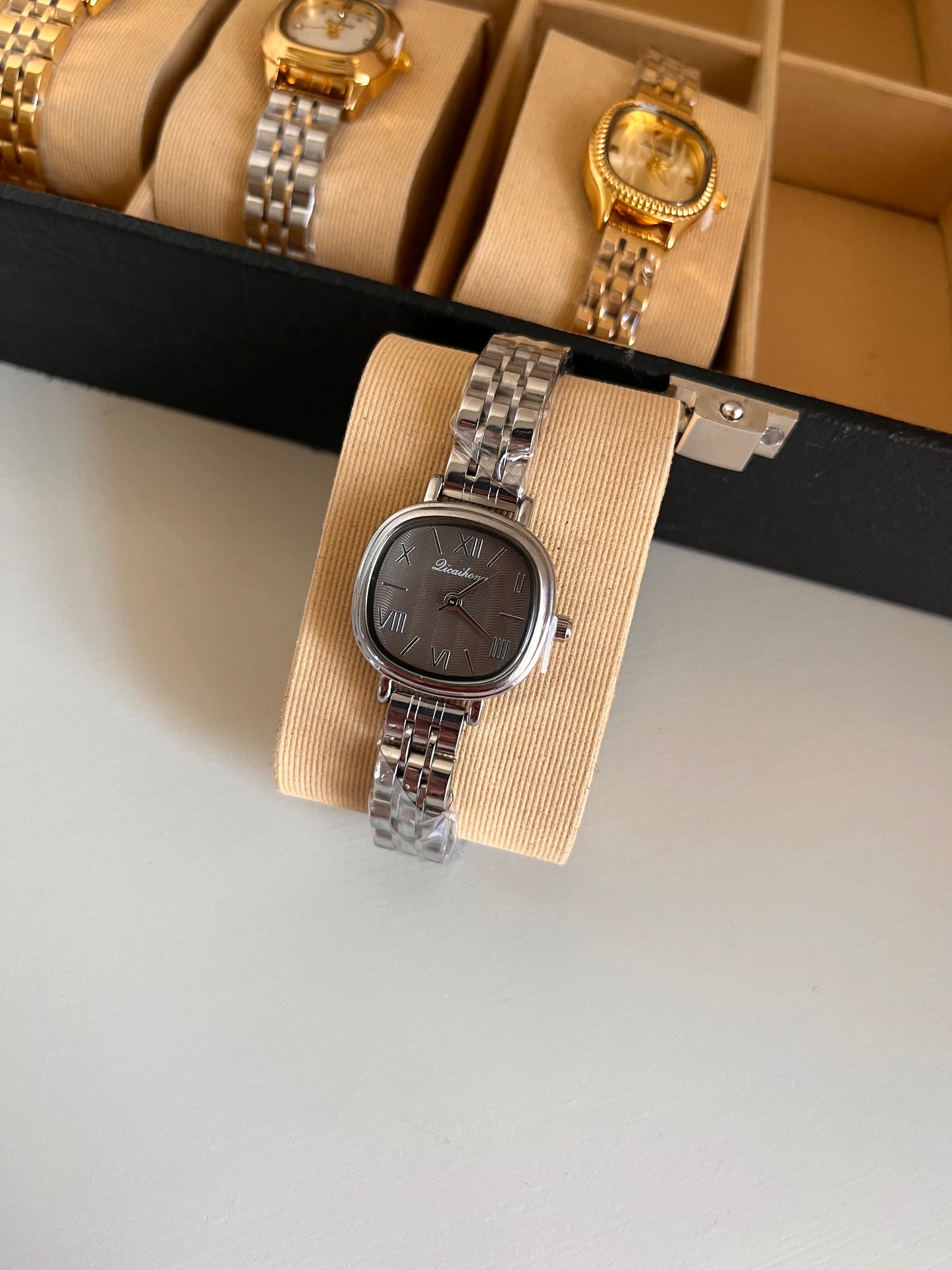 Amara Grey Dail Watch