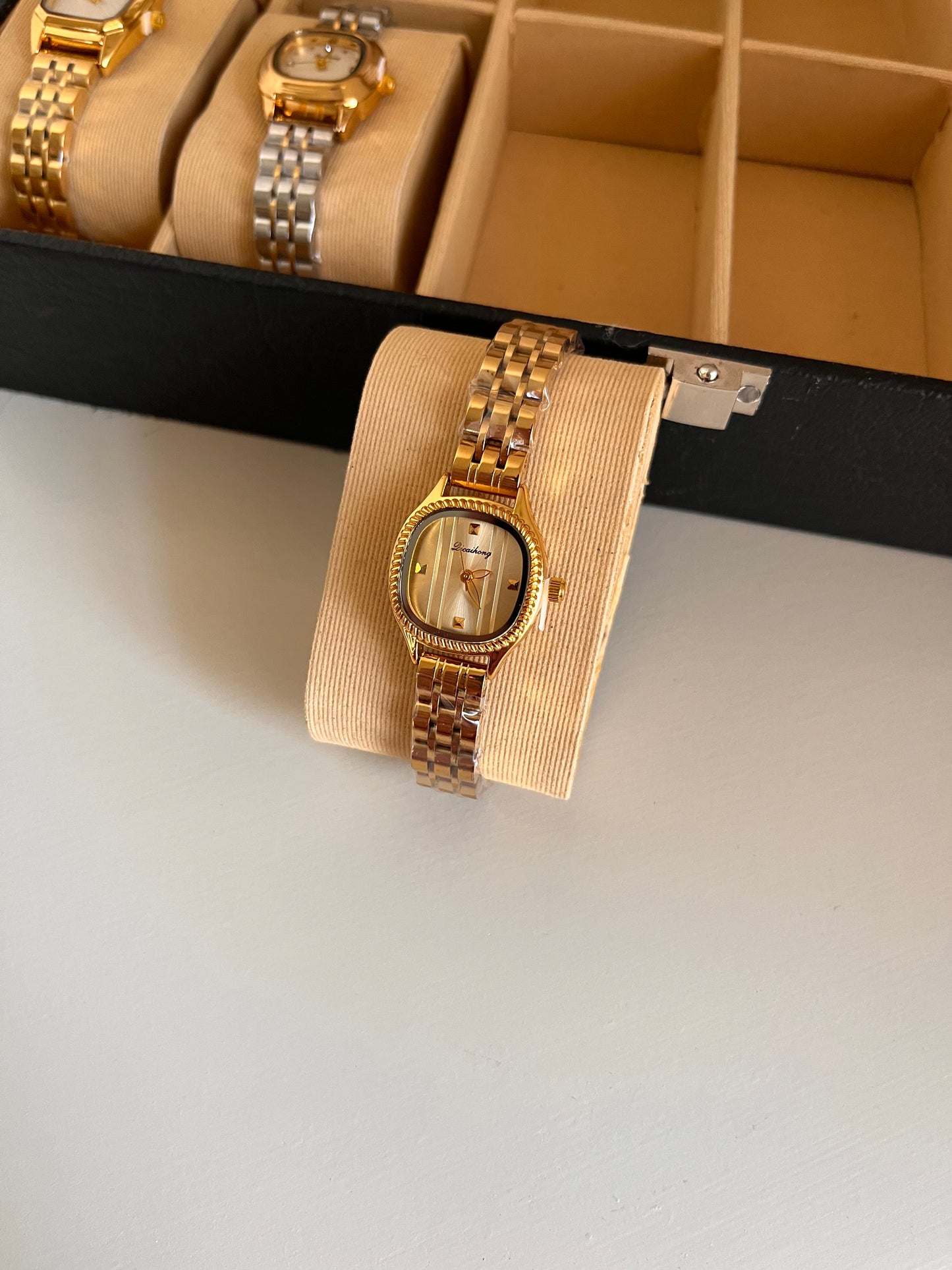 Monarque Golden Dail Watch