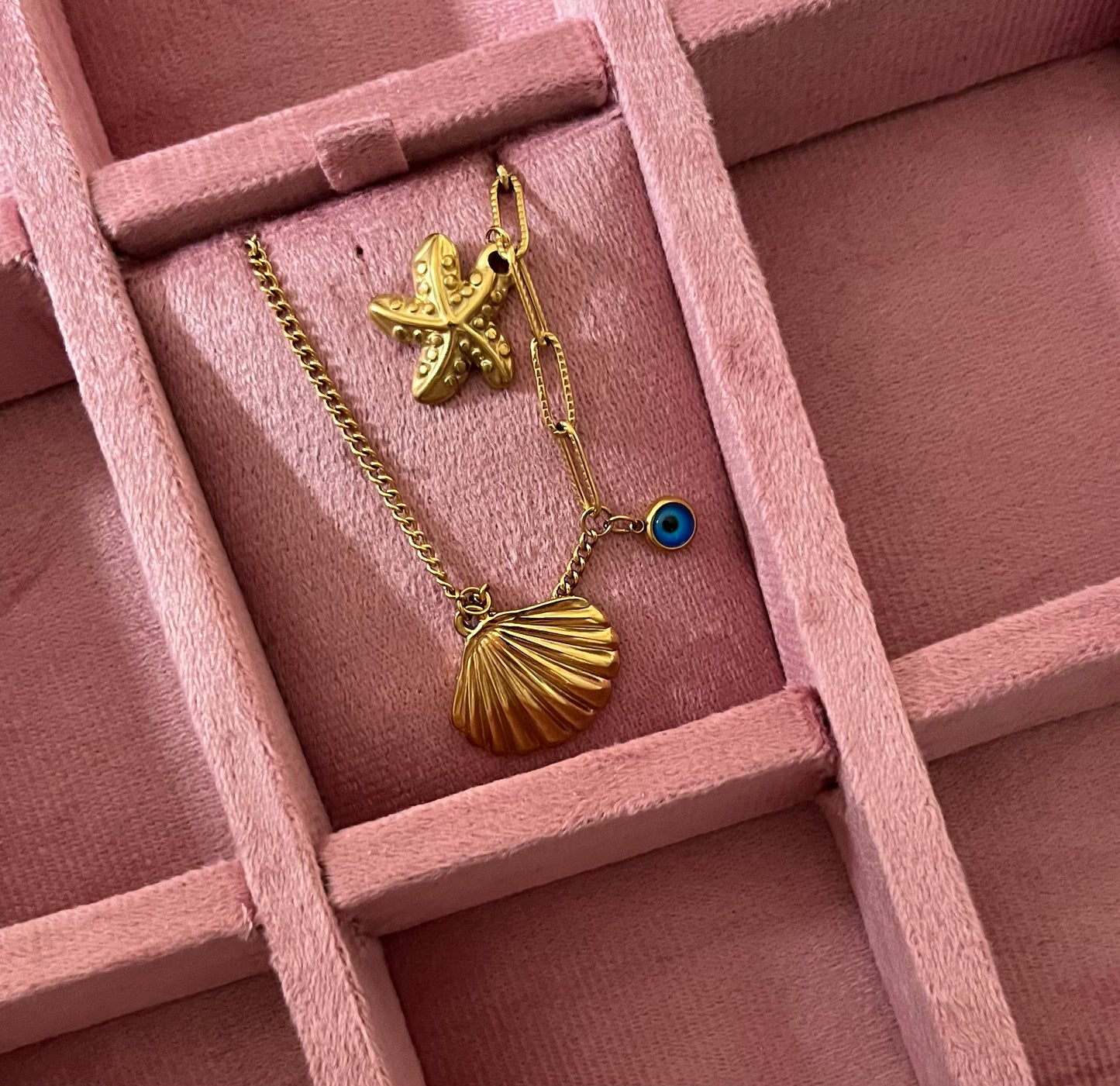 SEASHELL CHARM NECKLACE