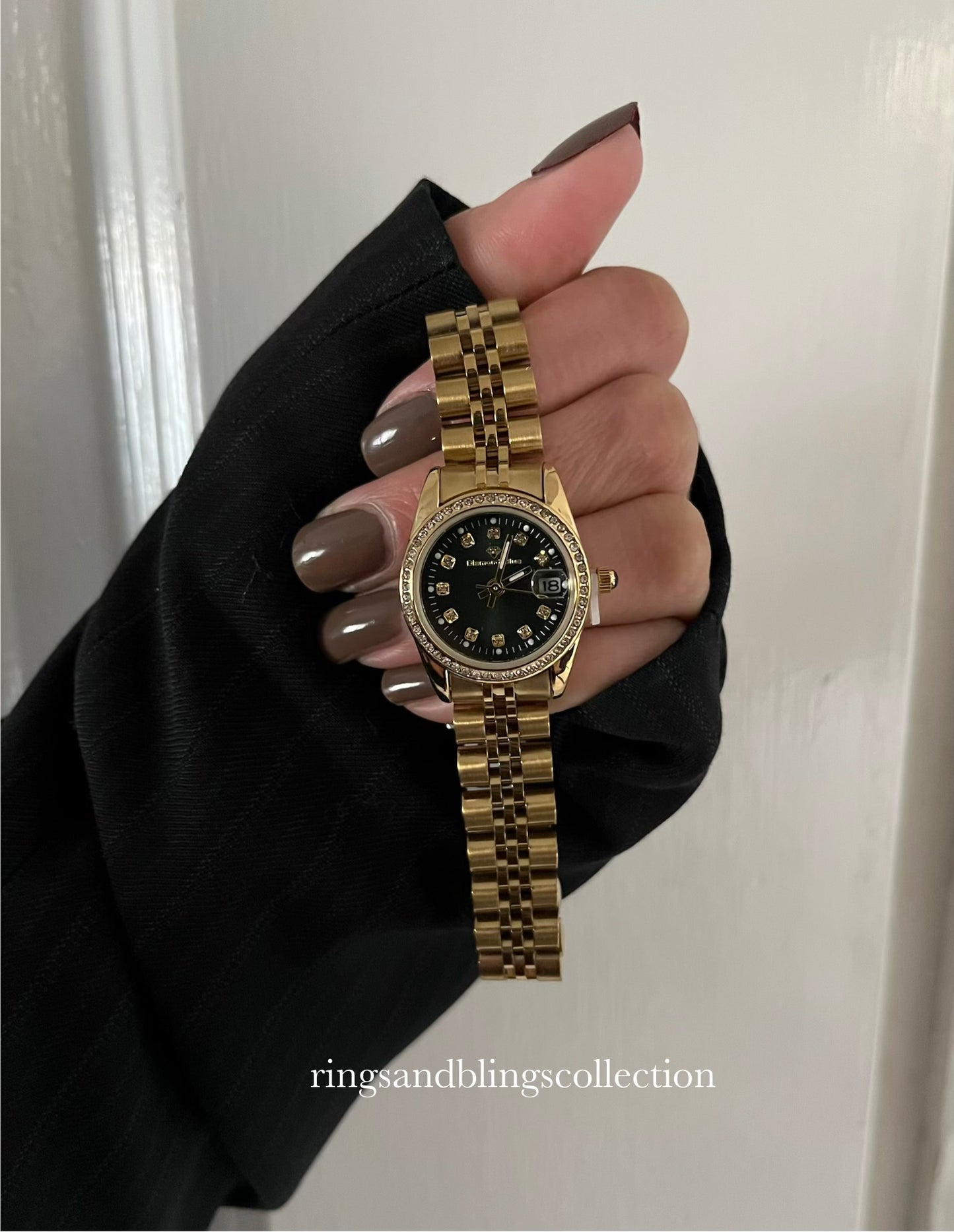 CRYSTAL STUDDED BLACK DAIL WATCH