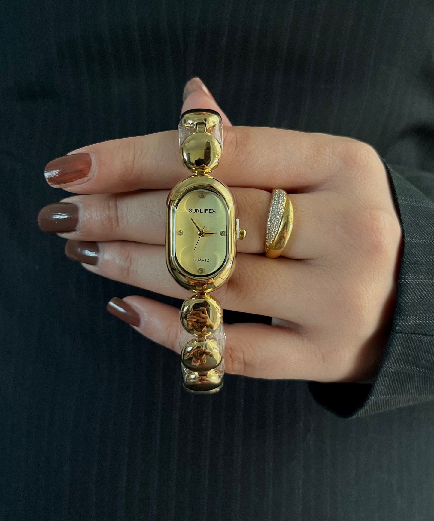AMIGAL OVAL NICHE VINTAGE WATCH-Gold Dial