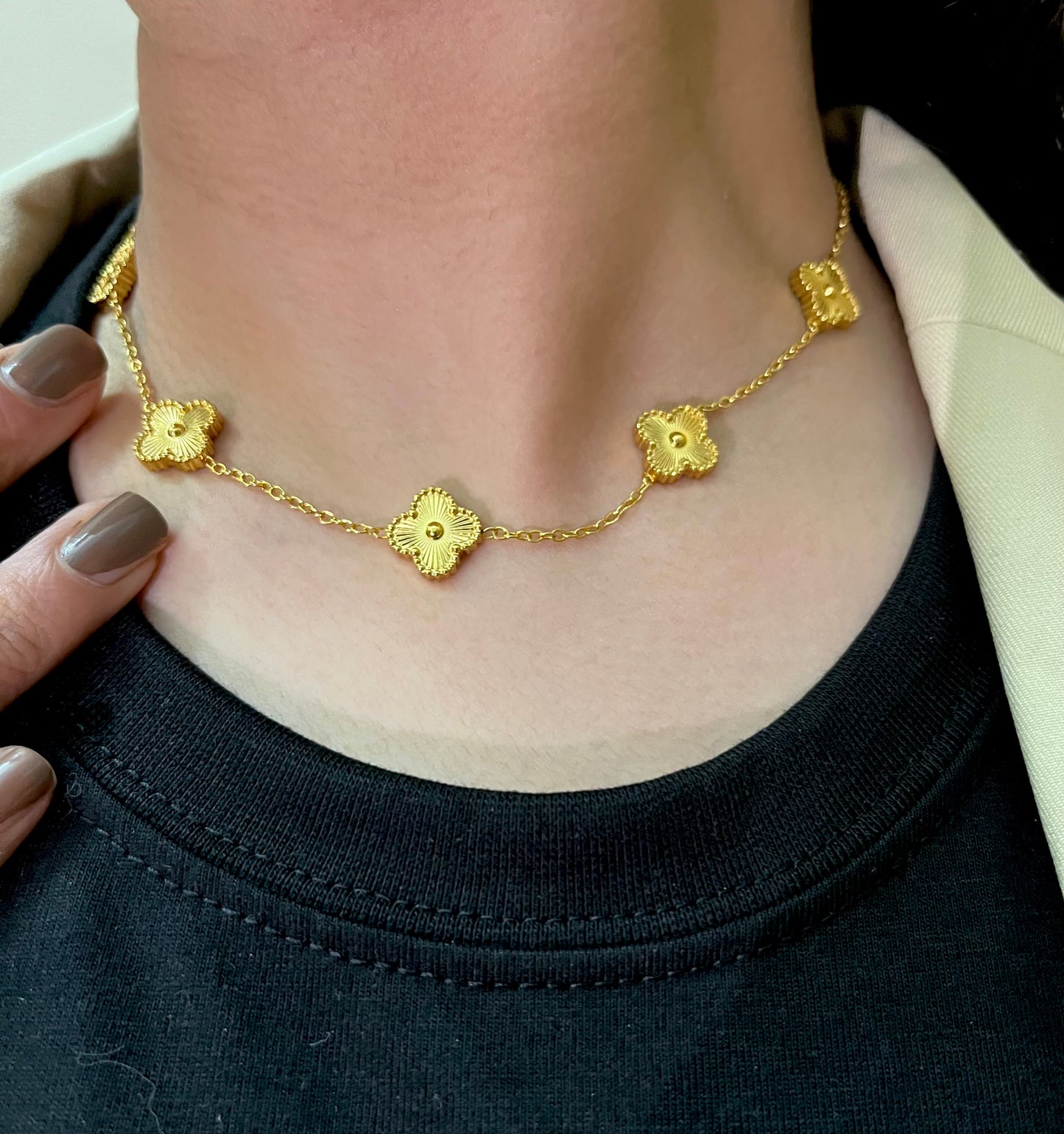 GOLDEN CLOVIE NECKLACE