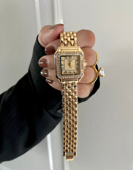 VINTAGE SQUARE WATCH-WHITE DAIL