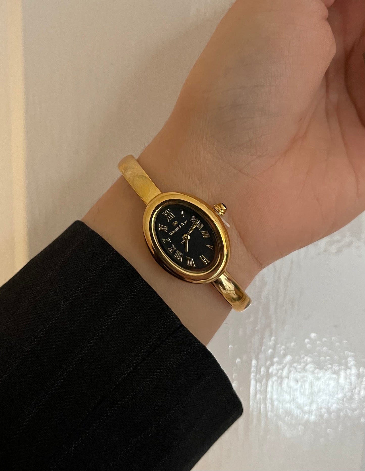 Vintage Oval Bangle Watch golden X black