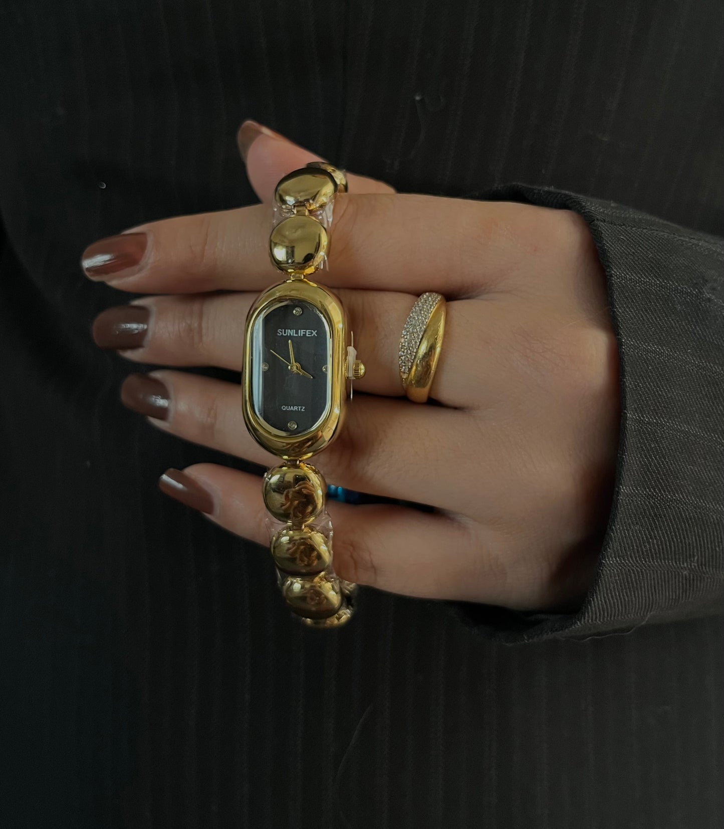 AMIGAL OVAL NICHE VINTAGE WATCH-Black Dial