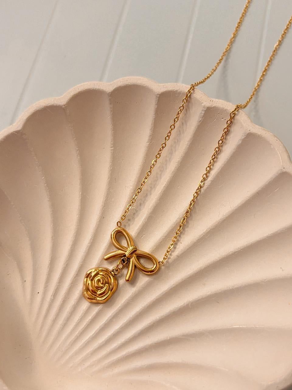 Bow Rosie Pendant Chain