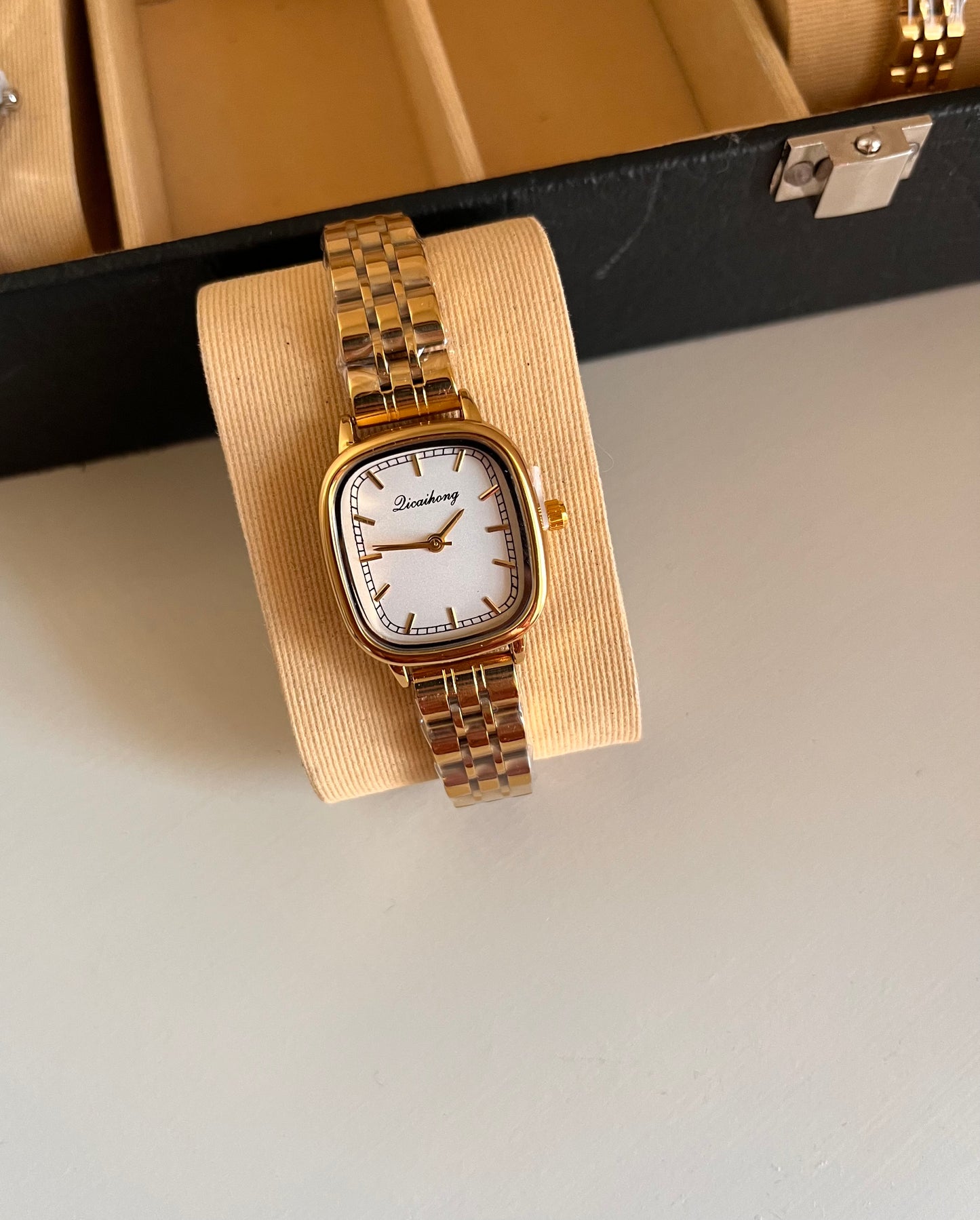 The Duchess (White Edition) watch