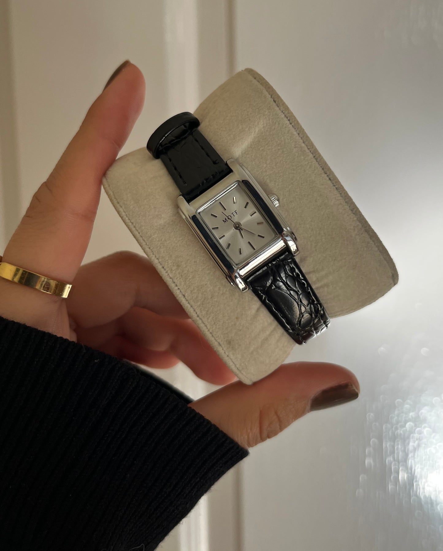 The Florence Classic Leather Strap Watch