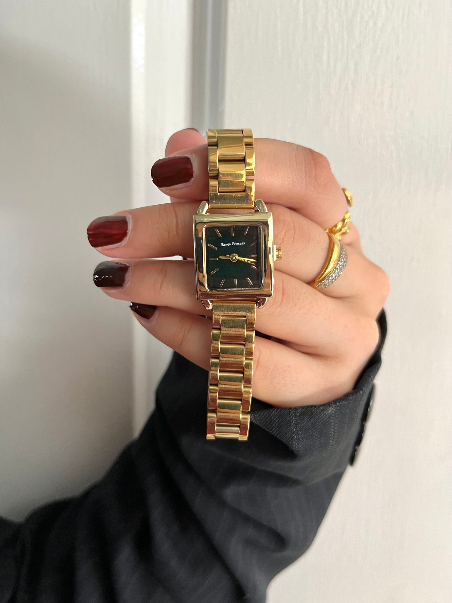 PREMIUM SQURE SHAPED BLACK DAIL WATCH