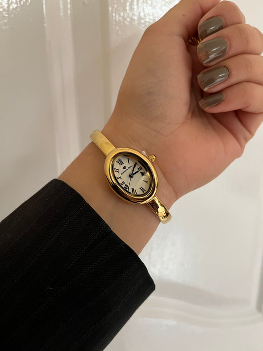 Vintage Oval Bangle Watch golden X white