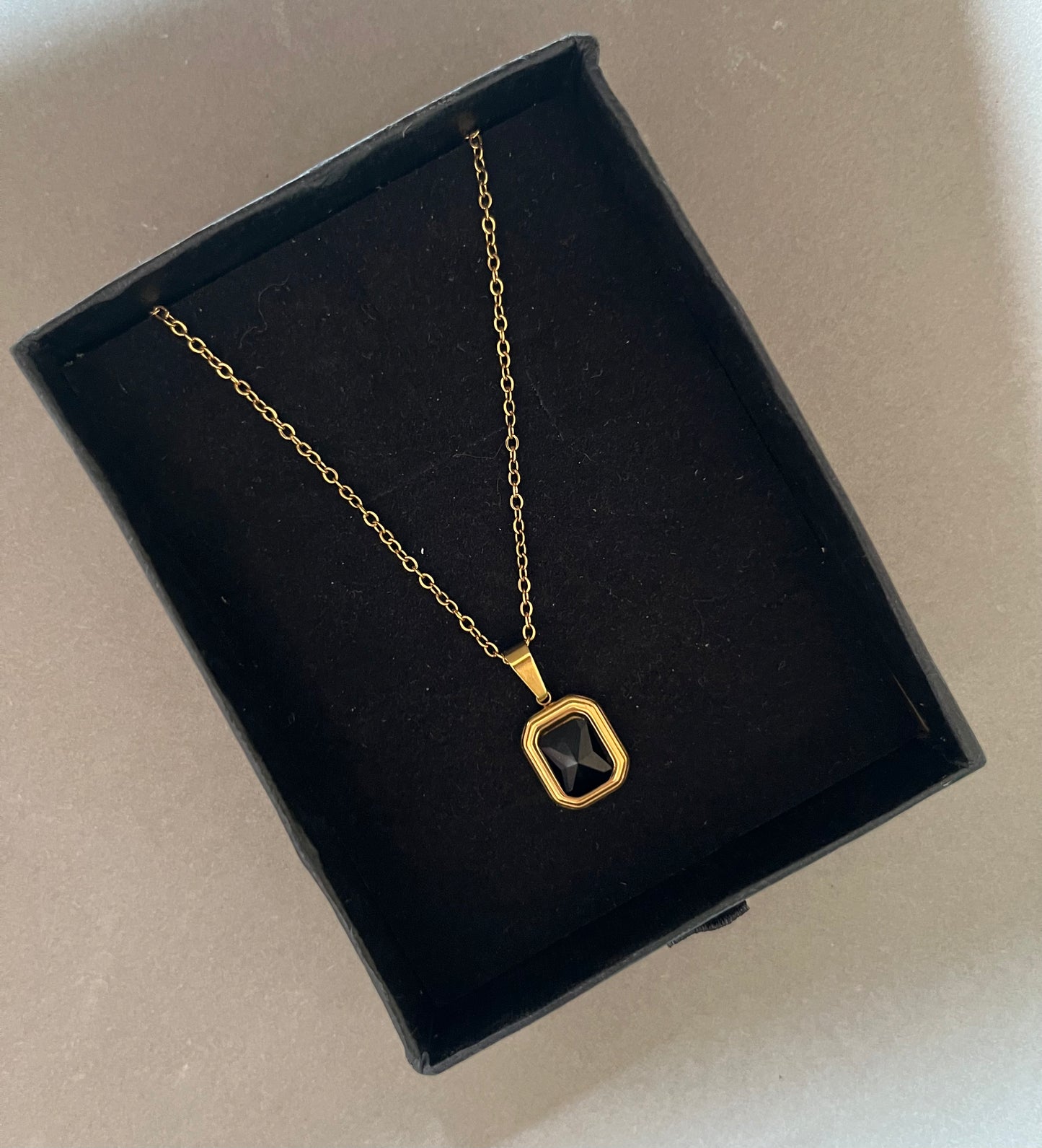 BLACK PRISM PENDANT