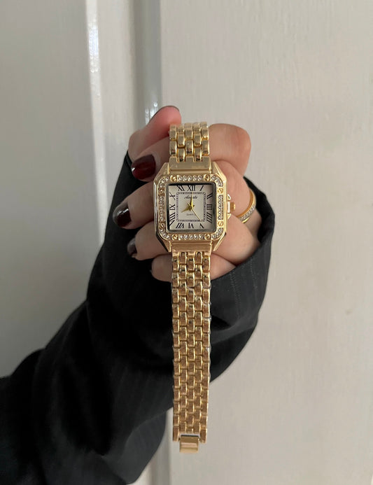 VINTAGE SQUARE WATCH-WHITE DAIL