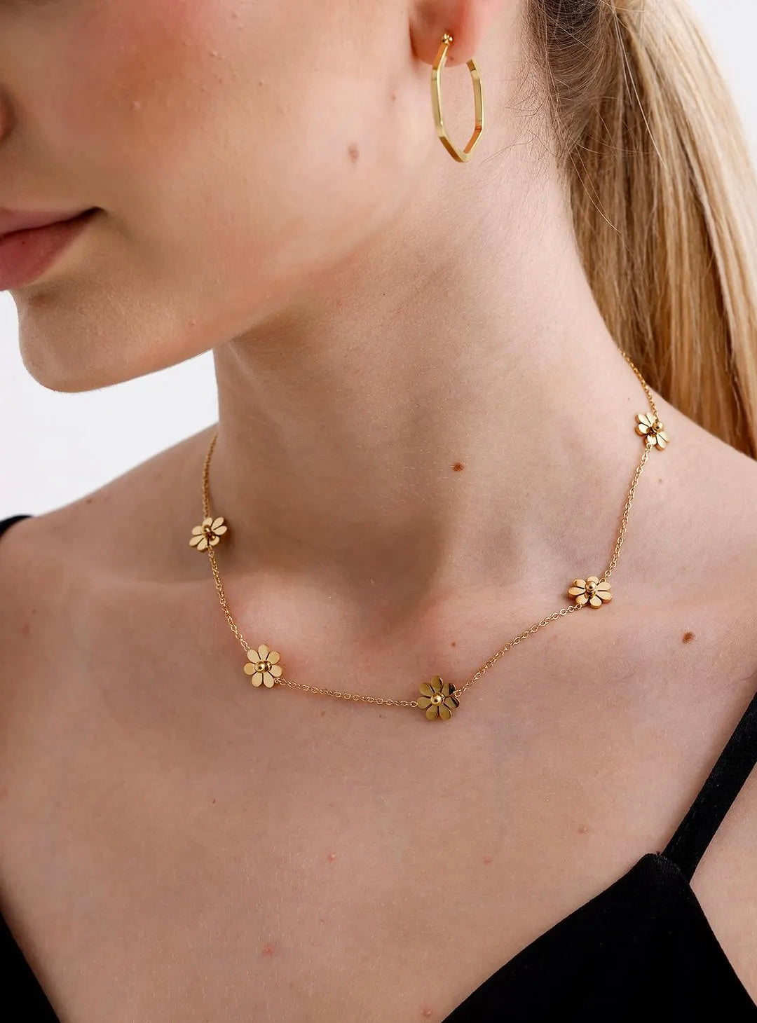 Daisy Charm Necklace