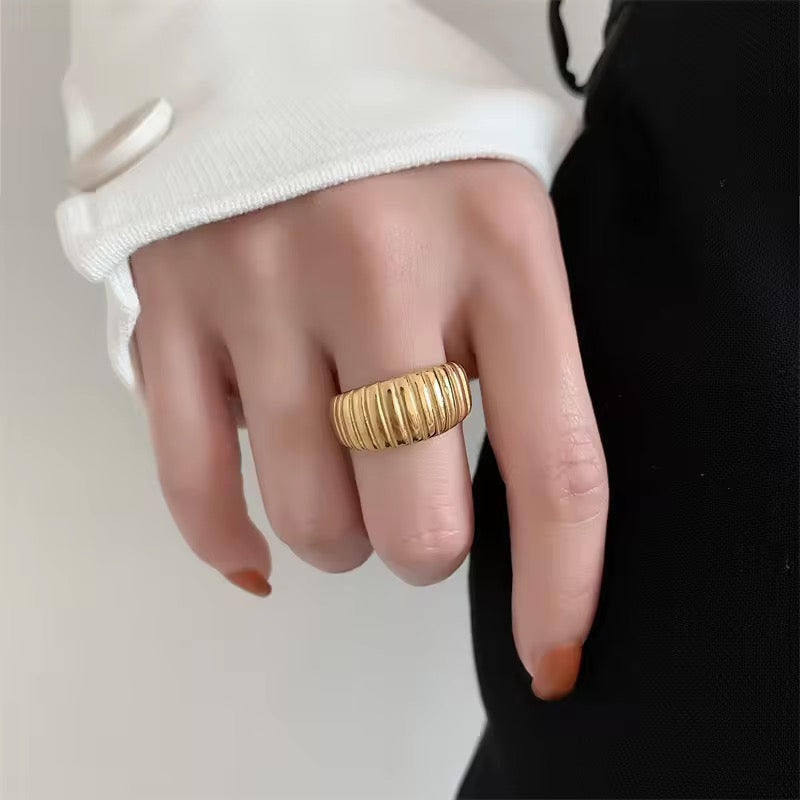Avenor Ring