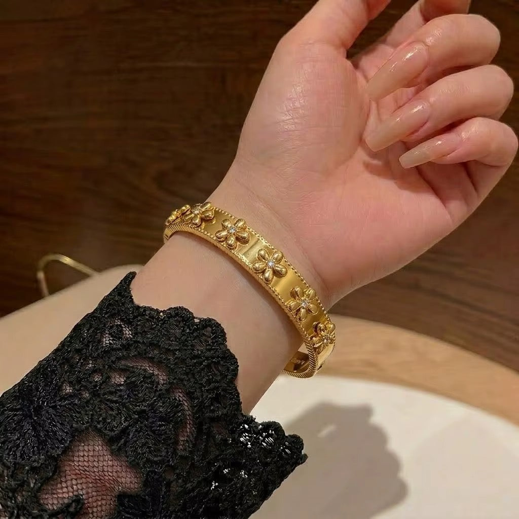Goofy Cuff